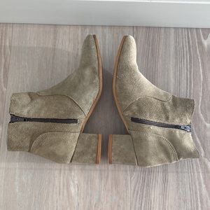 Steve Madden Olive Green Suede Block Heel Ankle Booties Size 6